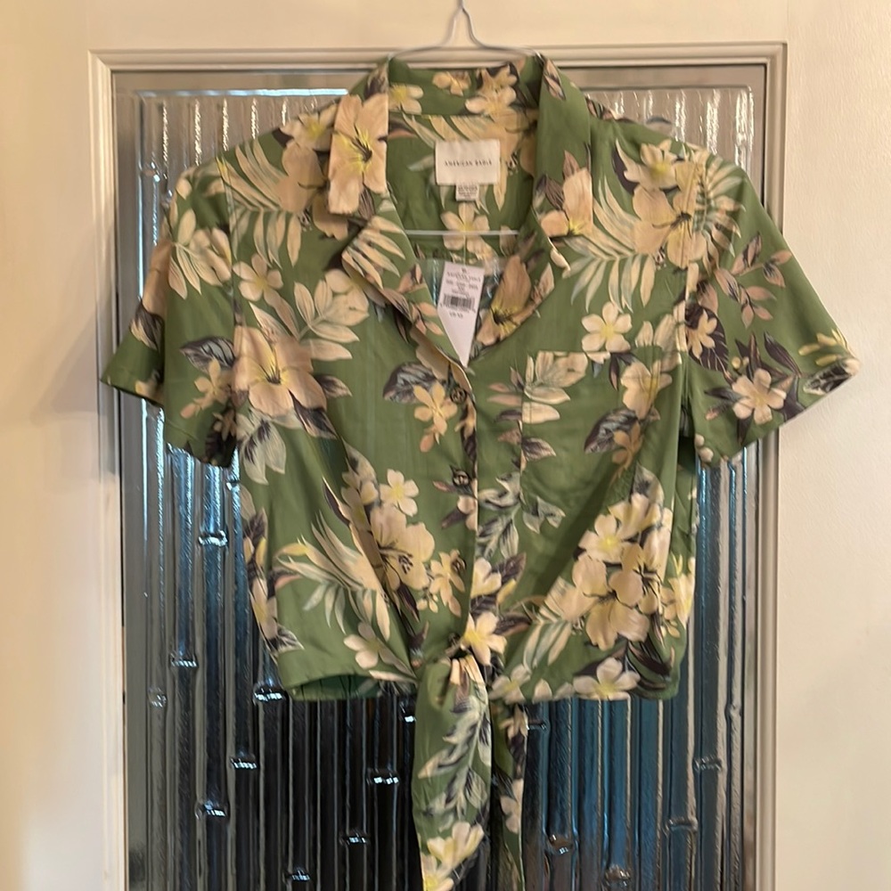 AMERICAN EAGLE FLORAL BUTTON DOWN TIE FRONT XS NWT